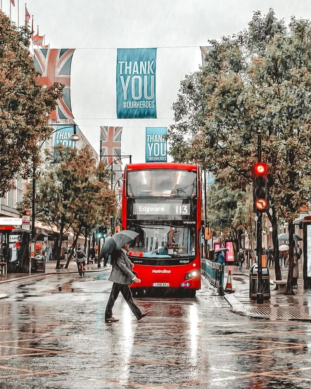 Post 10 by @prettylondoncity on Instagram (image)