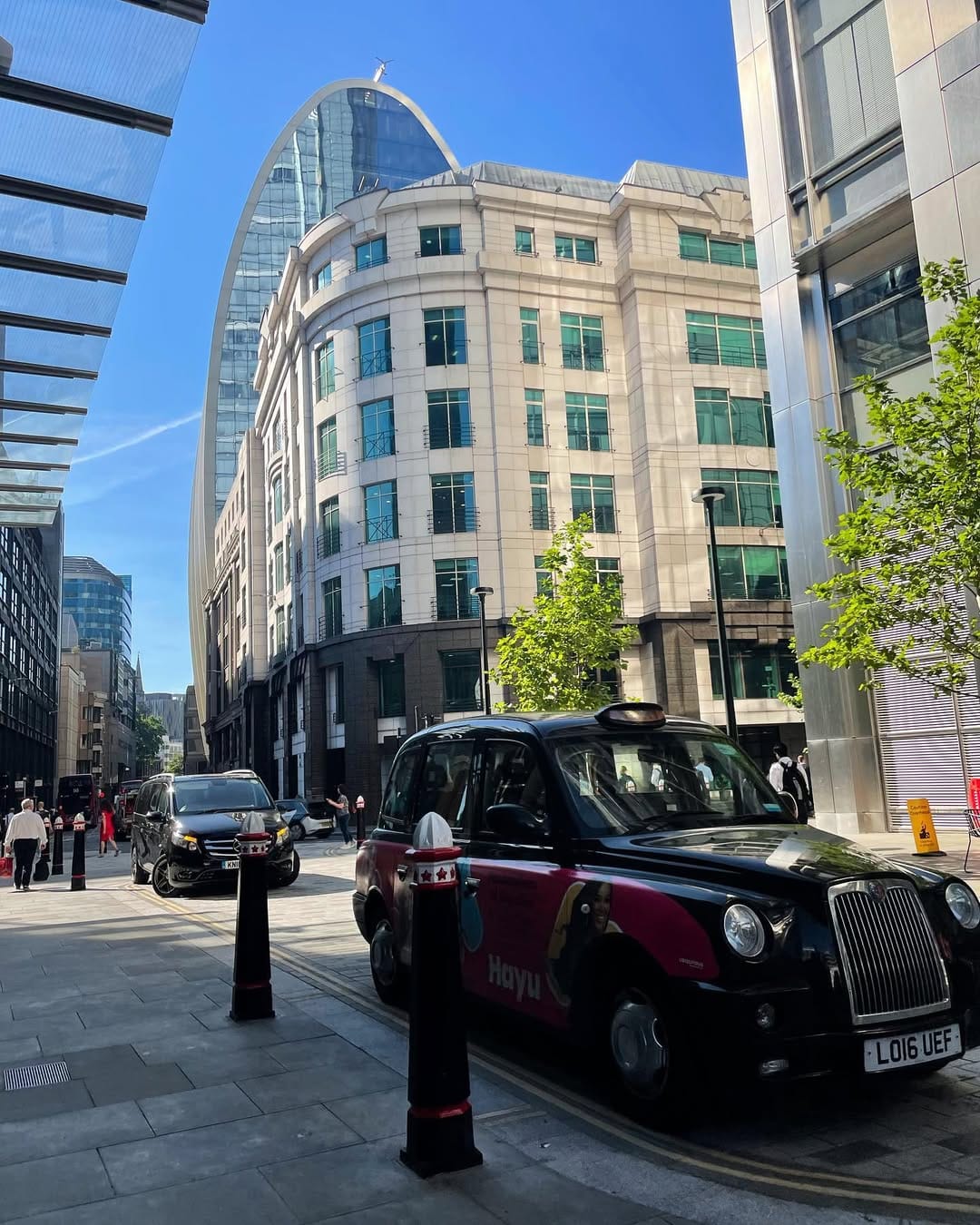 Post 4 by @prettylondoncity on Instagram (image)