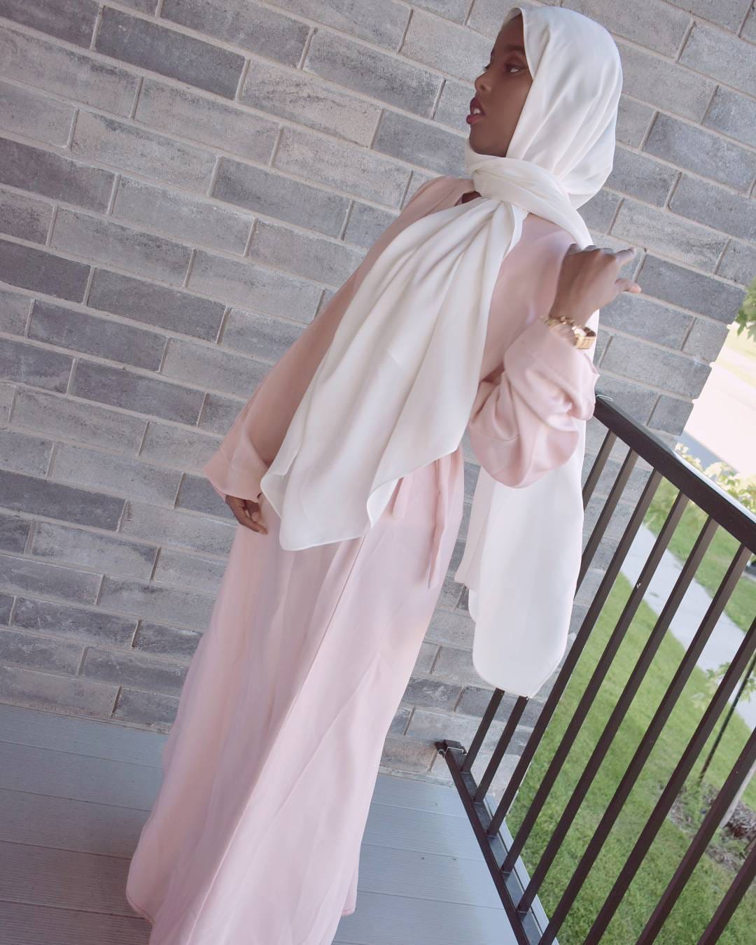 Post 4 by Awill fashion on Instagram (image)