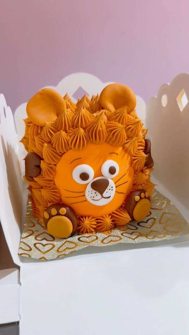 Post 4 by Dulces Ilusiones, Pasteles y Cursos de Pastelería on Instagram (video)
