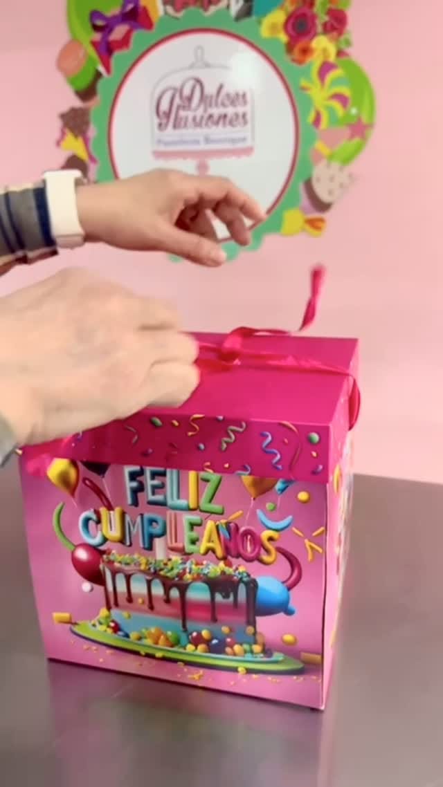 Post 6 by Dulces Ilusiones, Pasteles y Cursos de Pastelería on Instagram (video)