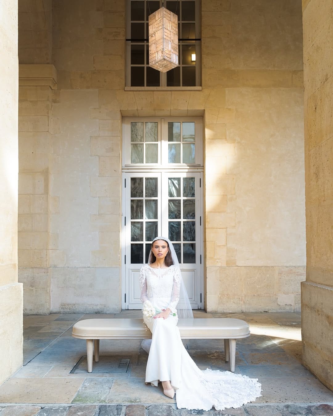 Post 6 by LOCATION ET VENTE ROBE DE MARIÉE on Instagram (carousel)