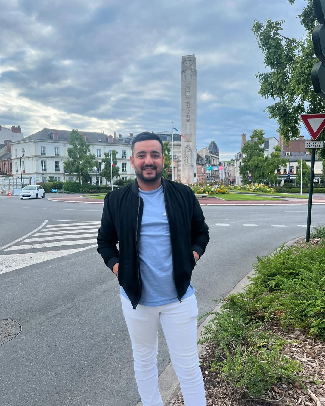 Post 2 by Younes Zarqoun on Instagram (carousel)