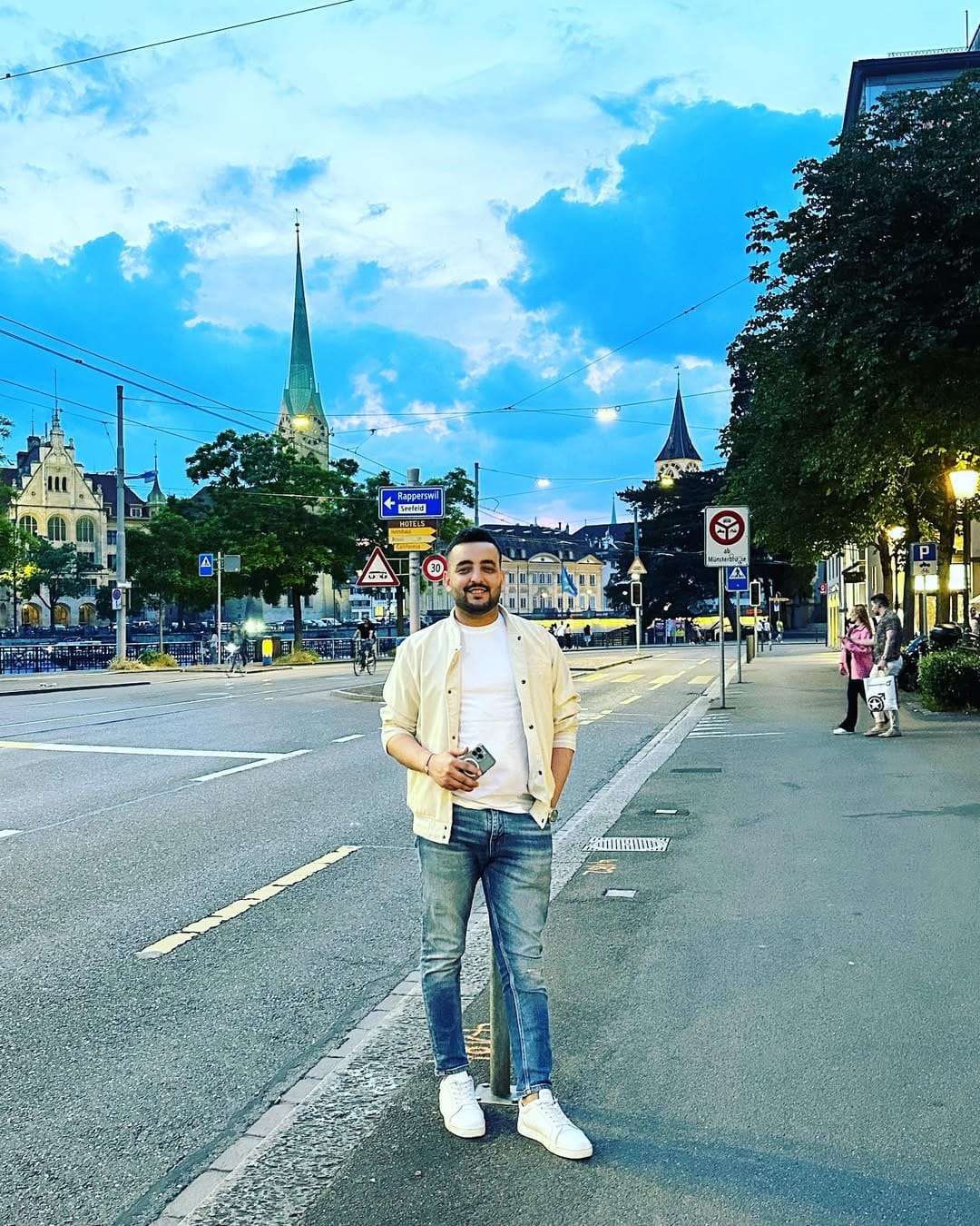 Post 7 by Younes Zarqoun on Instagram (carousel)
