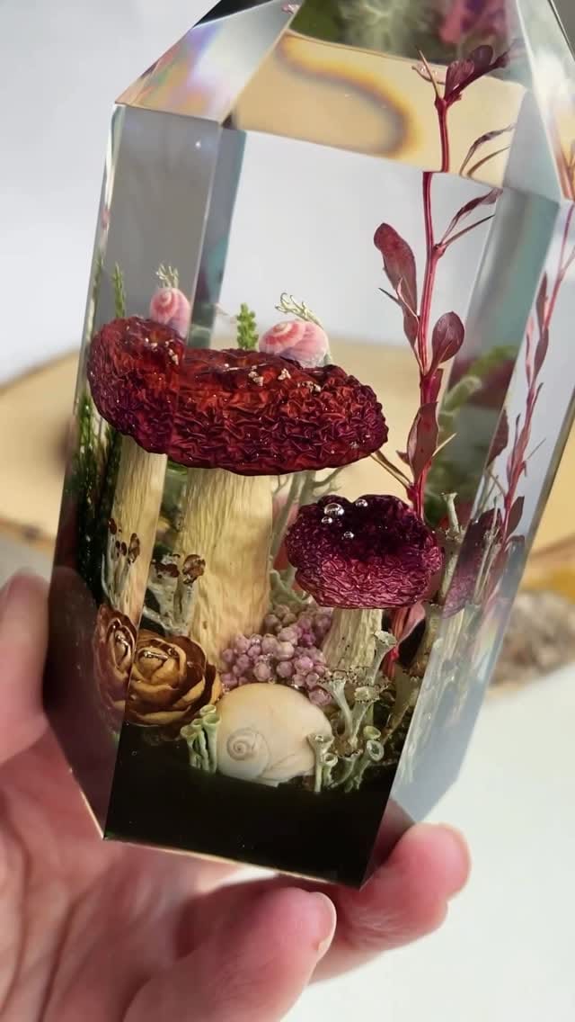 Post 2 by Resin Jewelry with Real Plants on Instagram (video)