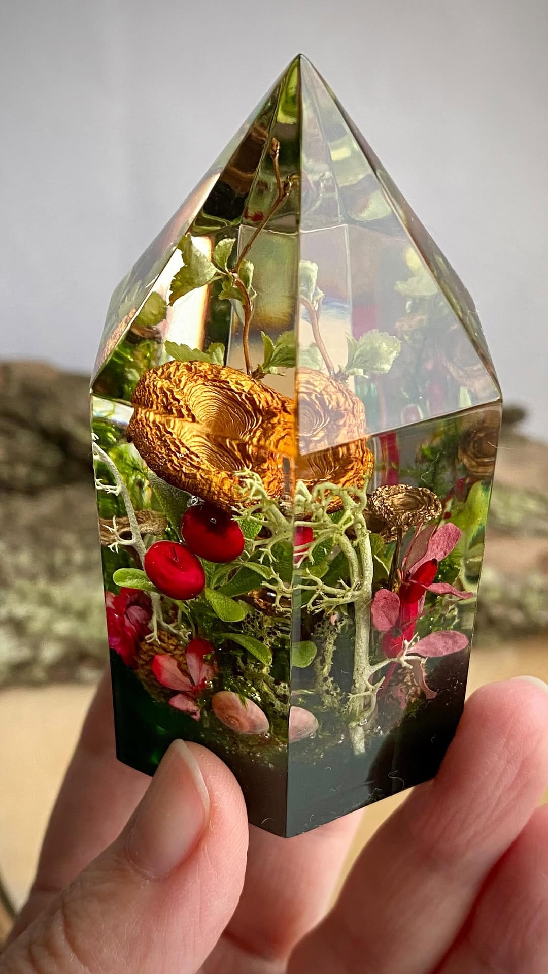 Post 1 by Resin Jewelry with Real Plants on Instagram (video)