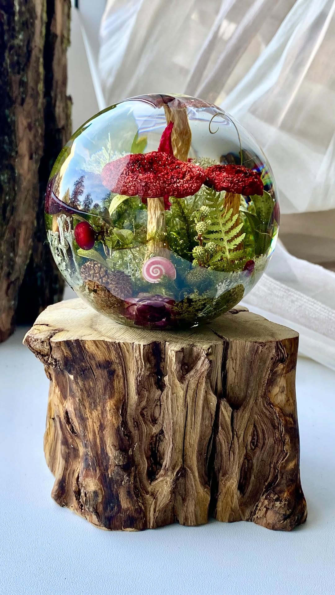 Post 7 by Resin Jewelry with Real Plants on Instagram (video)