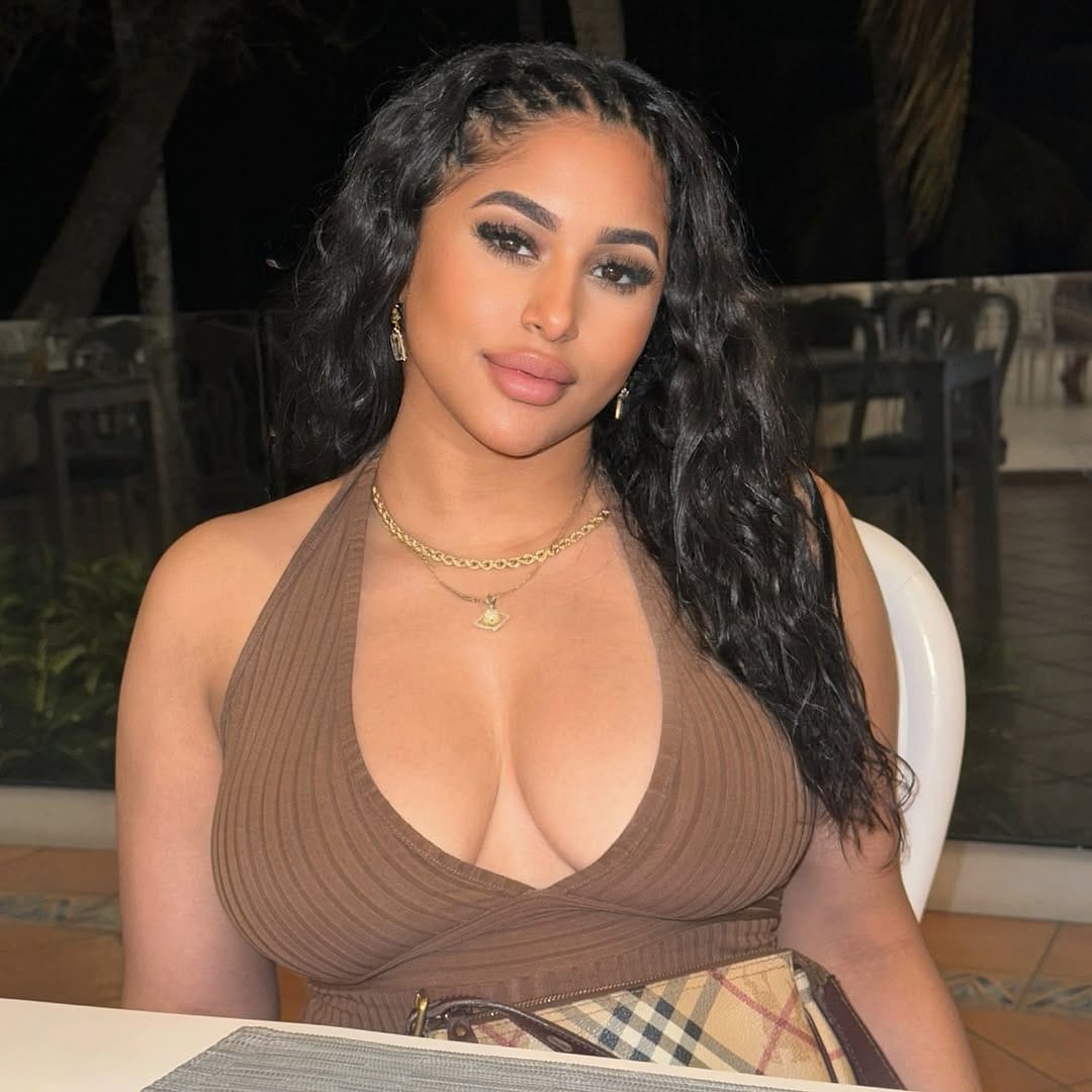 Post 3 by 𝒞𝓁𝑒𝒾𝓇𝓎 𝓅𝑜𝓁𝒶𝓃𝒸𝑜 🥥 on Instagram (image)