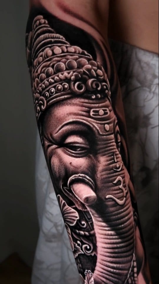Post 6 by Shiva | Black & Grey Realism on Instagram (video)