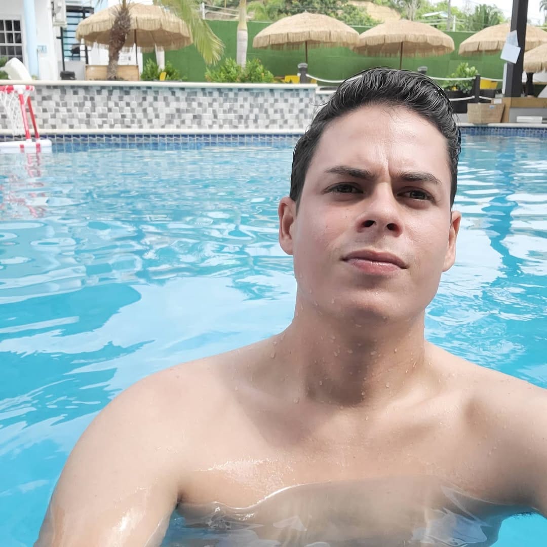 Post 3 by NANDO on Instagram (image)