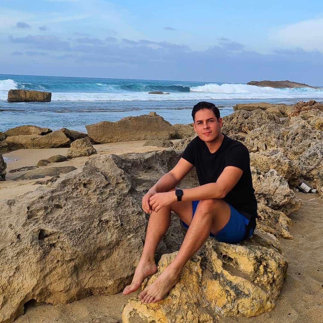 Post 4 by NANDO on Instagram (image)
