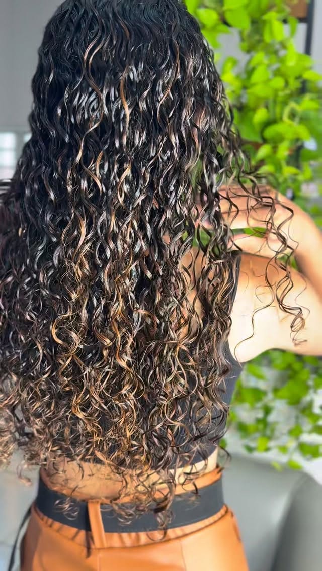 Post 6 by Alinne Studio Hair 💇 💆💇 on Instagram (video)
