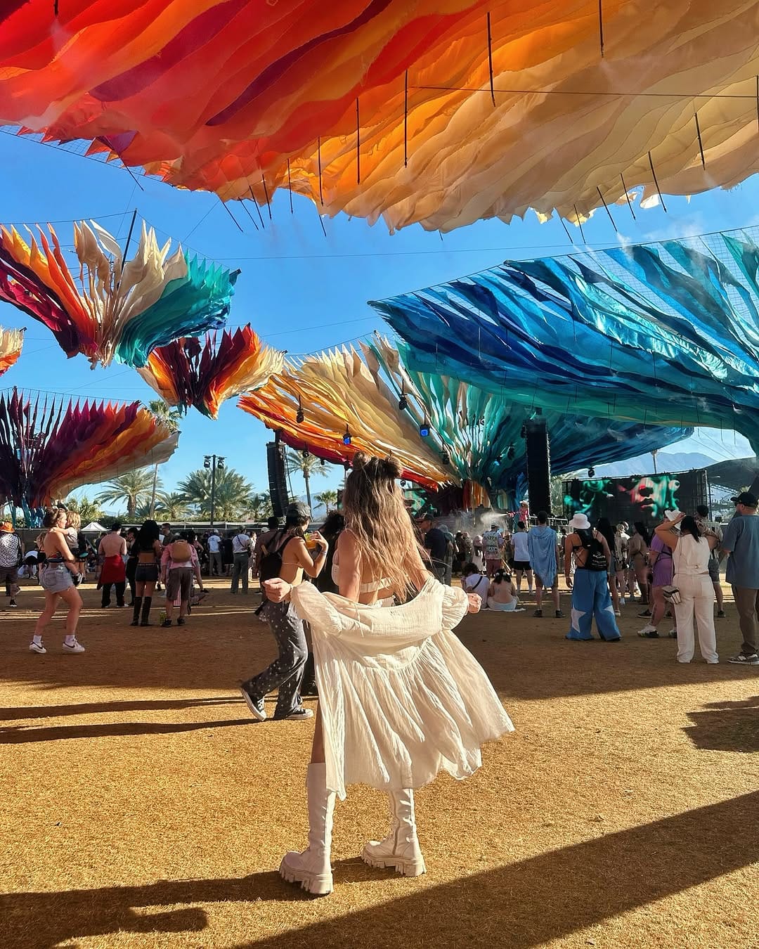 Post 4 by ♡  E V E L Y N  ♡ on Instagram (carousel)