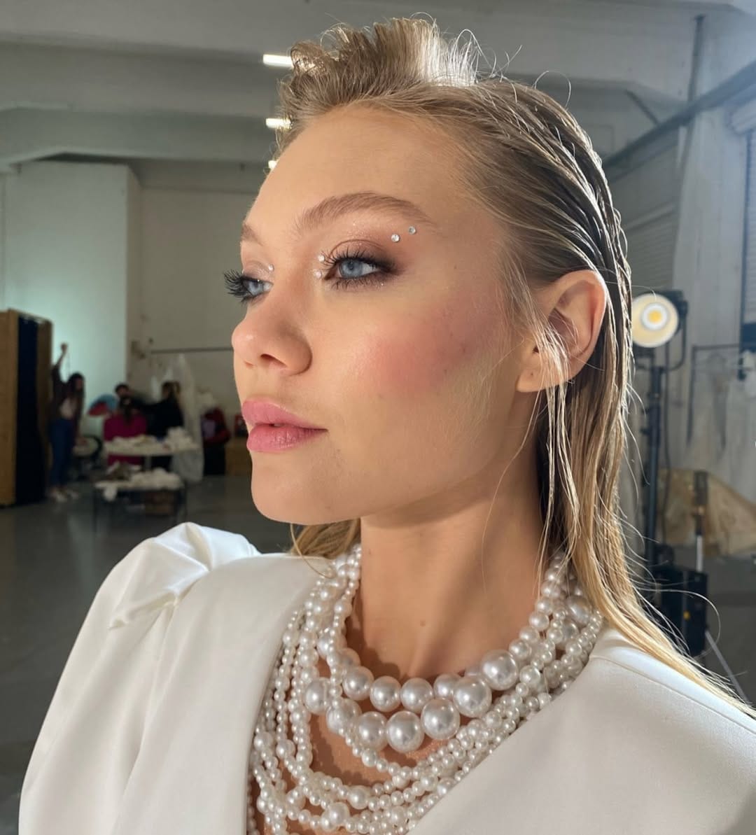 Post 9 by Gelin makyajı izmir on Instagram (image)