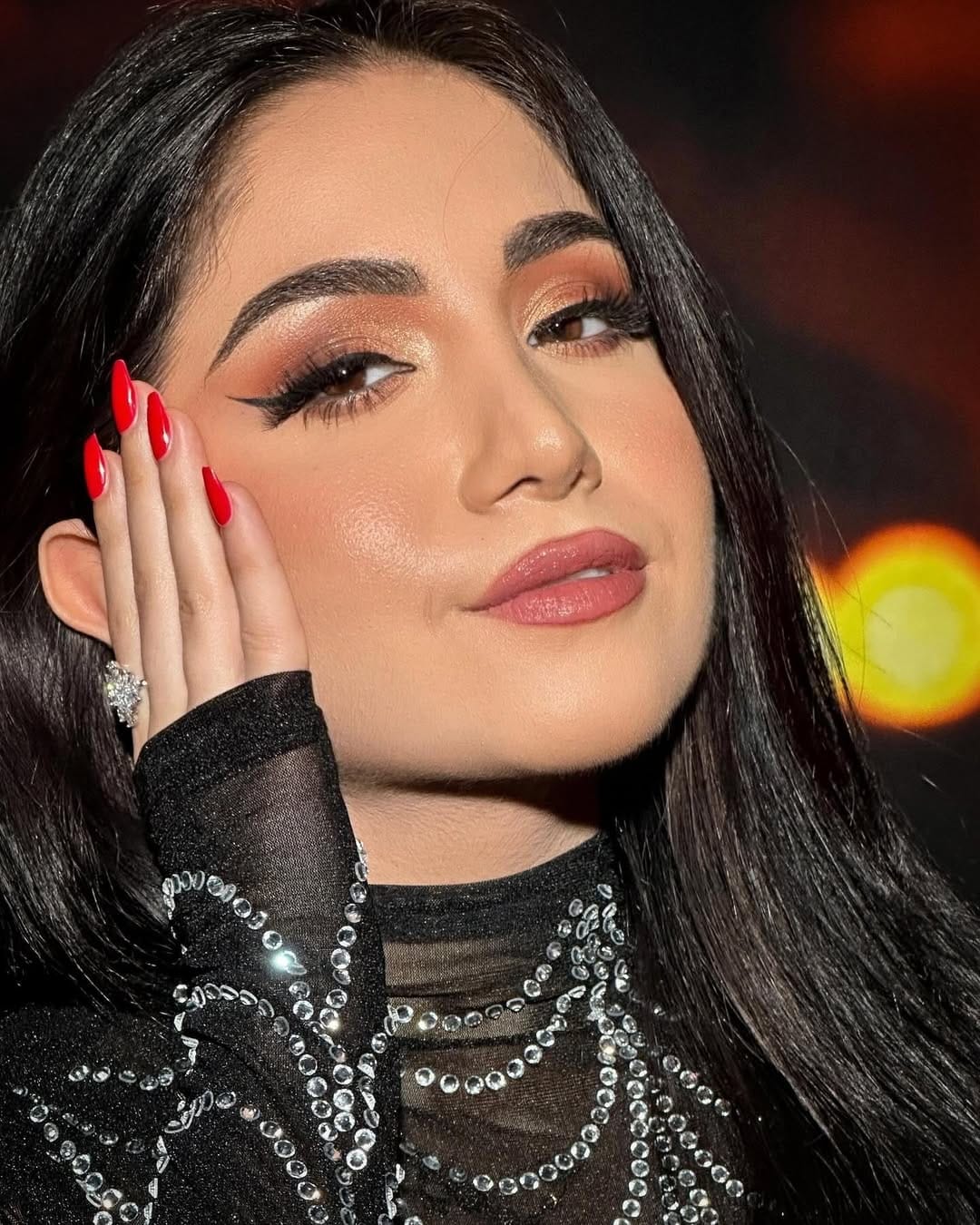 Post 4 by “Noora Al Hattawi | خبيرة مكياج الإمارات 💄” on Instagram (image)