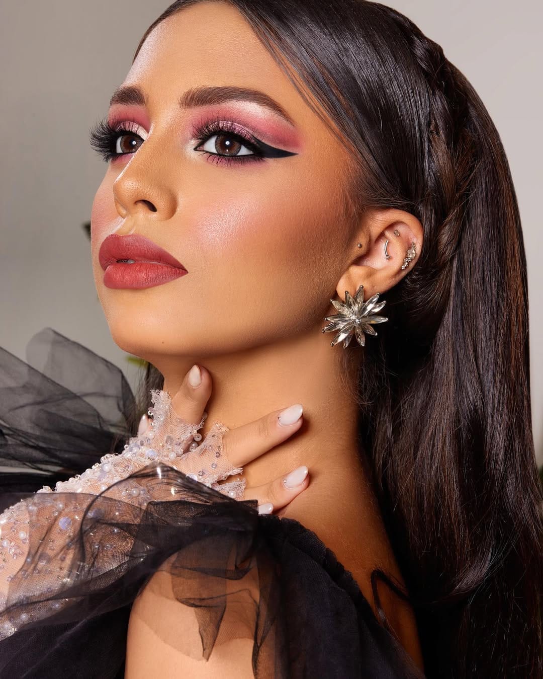 Post 6 by “Noora Al Hattawi | خبيرة مكياج الإمارات 💄” on Instagram (image)