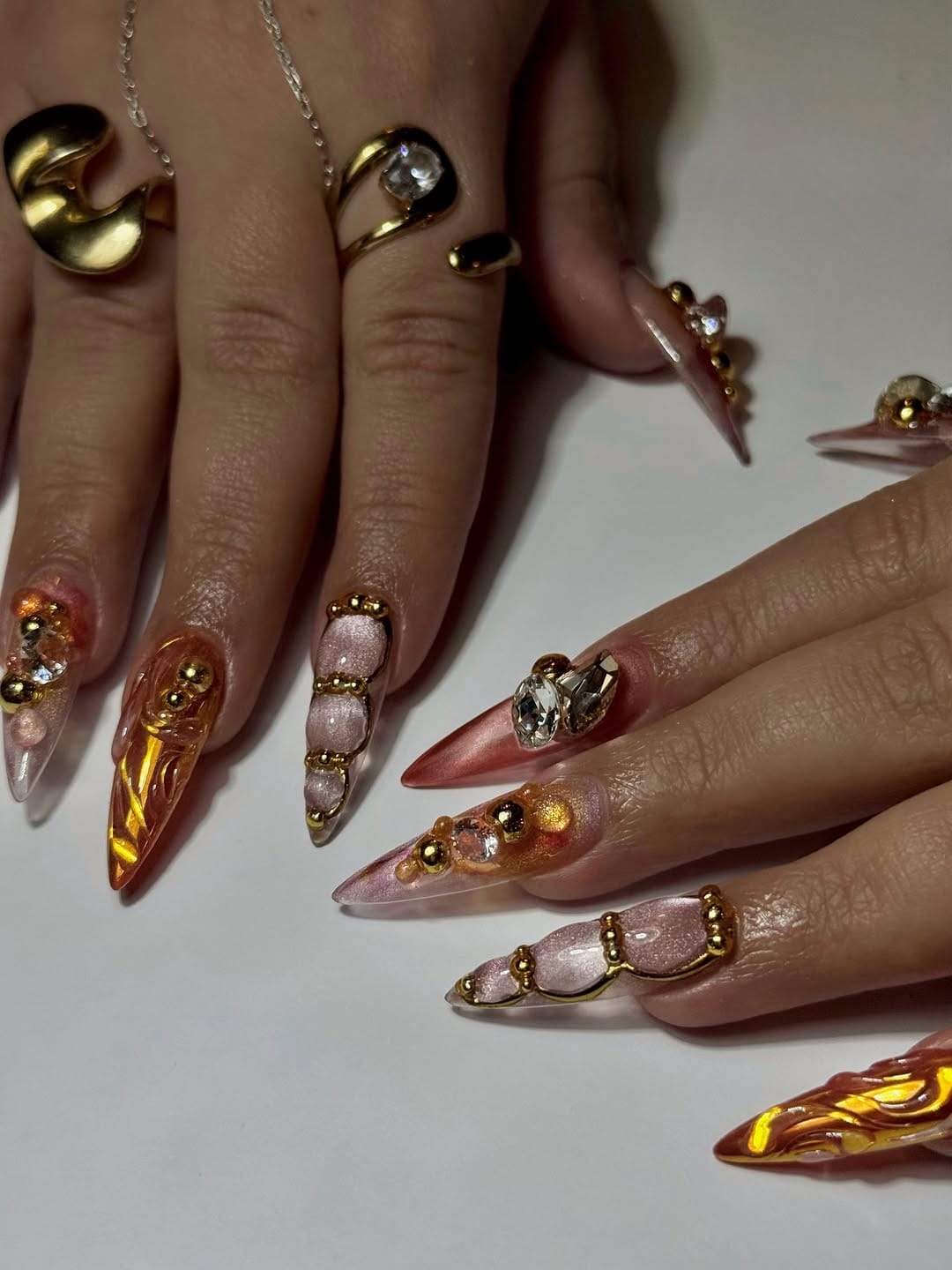 Post 5 by VMAË NAILS | Formatrice • Nail Artist ✨ BORDEAUX on Instagram (carousel)