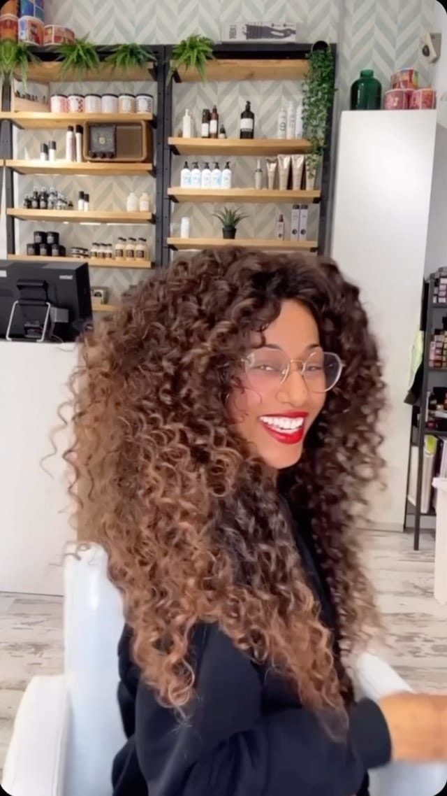 Post 9 by MonPetitSalon on Instagram (video)