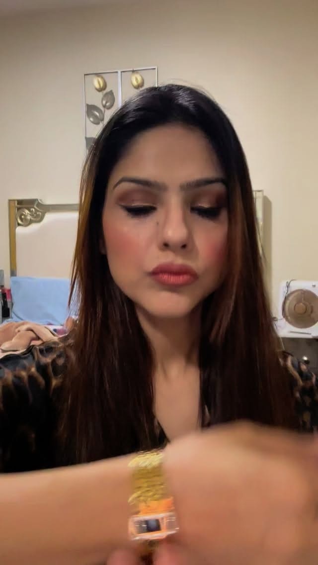 Post 5 by Qaria (karia MUA In Dubai) /vlogger/content creater/Fashion/ on Instagram (video)
