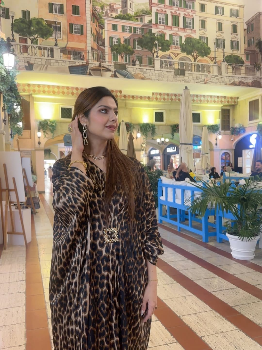 Post 8 by Qaria (karia MUA In Dubai) /vlogger/content creater/Fashion/ on Instagram (carousel)