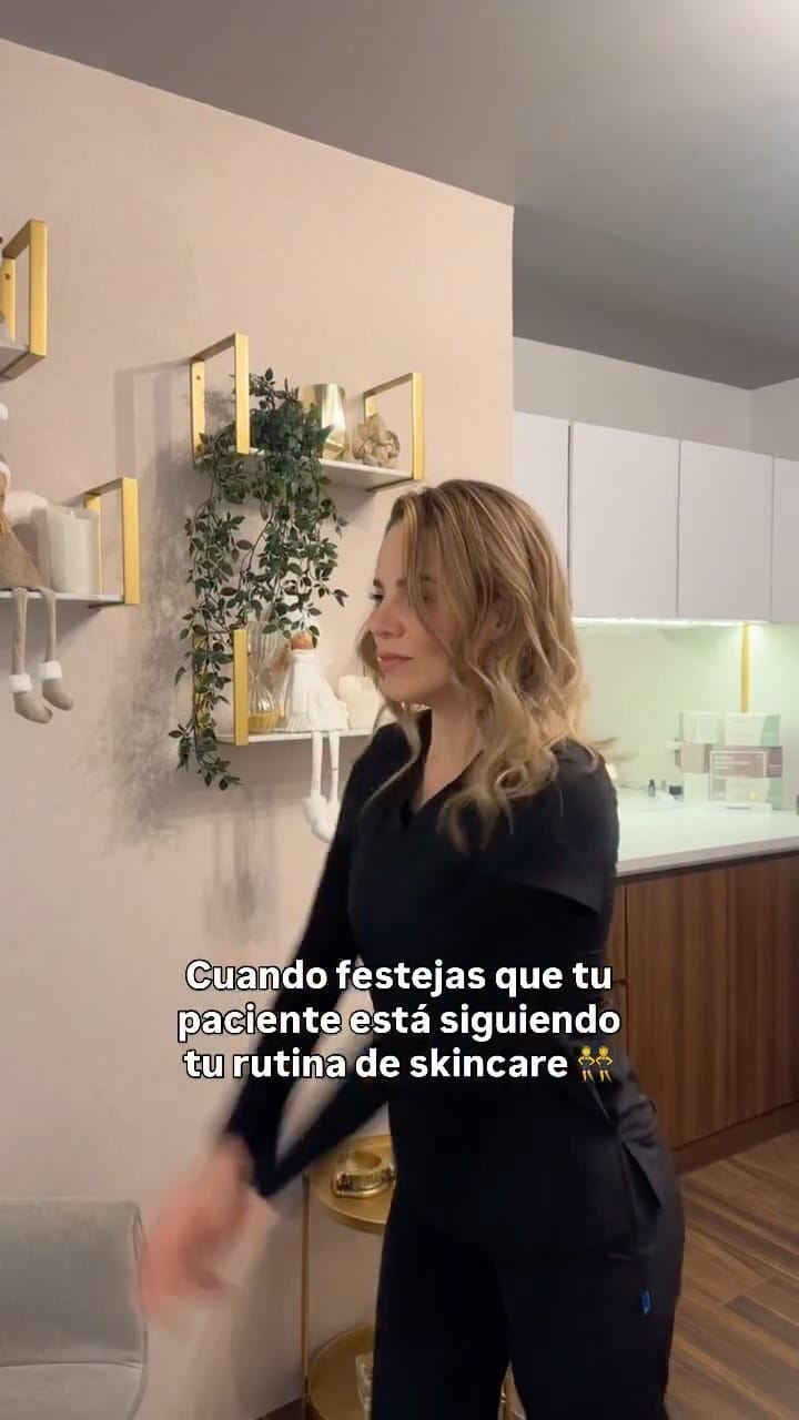Post 3 by Abril Alvarez Cosmiatra Profesional on Instagram (video)