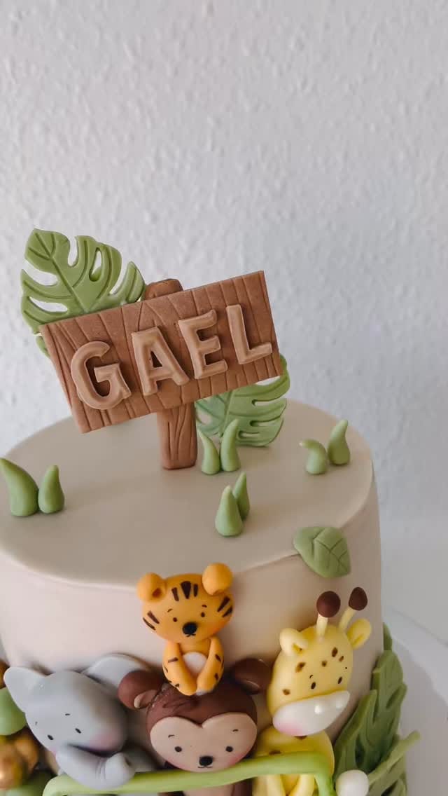 Post 9 by P & D Pasteleria de diseño on Instagram (video)