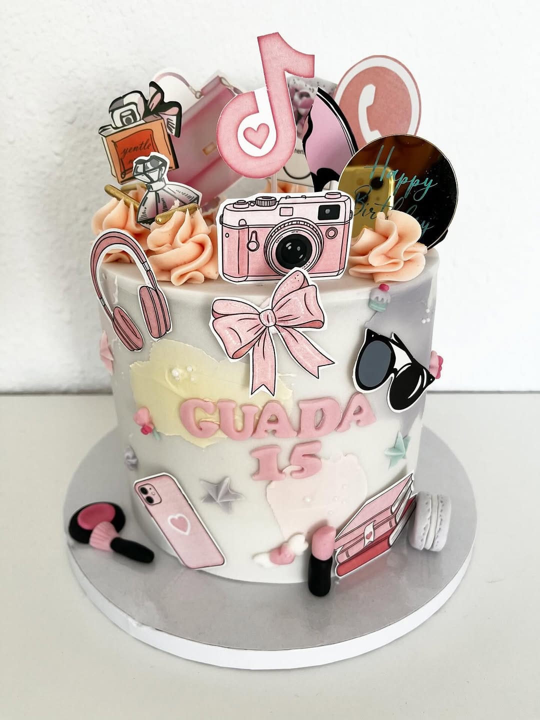 Post 5 by P & D Pasteleria de diseño on Instagram (image)