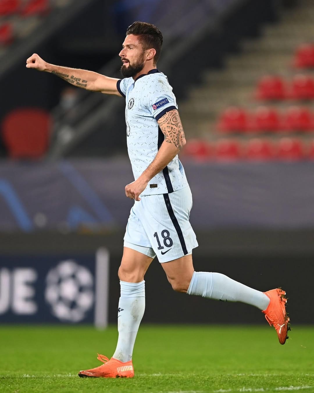 Post 8 by Les fans d'Olivier Giroud ⚽️ on Instagram (carousel)