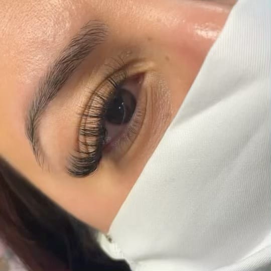 Post 3 by BEAUTYLUX... on Instagram (video)