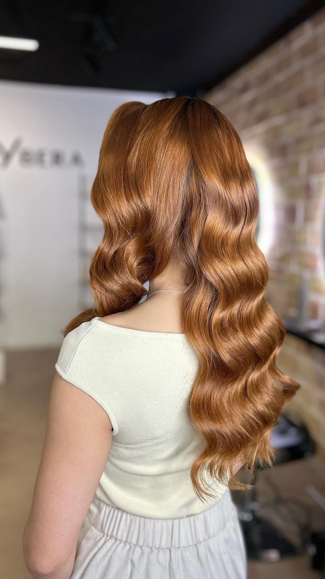 Post 3 by Juliana - Barcelona Makeup Artist & Hairstylist on Instagram (video)