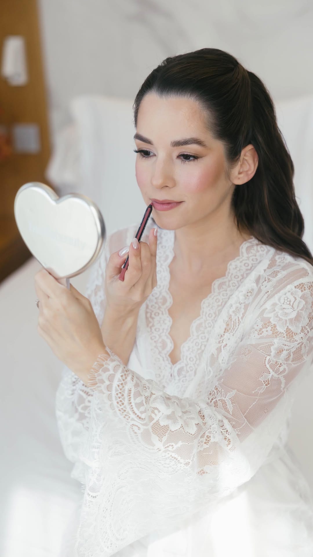 Post 10 by Juliana - Barcelona Makeup Artist & Hairstylist on Instagram (video)