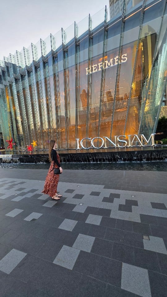 Post 2 by Stefanie on Instagram (video)