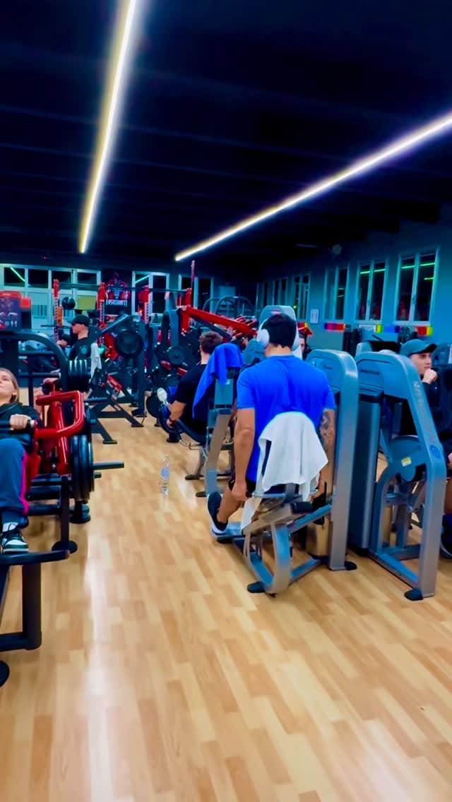 Post 4 by Fashionfit a.s.d on Instagram (video)