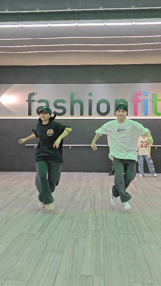 Post 2 by Fashionfit a.s.d on Instagram (video)