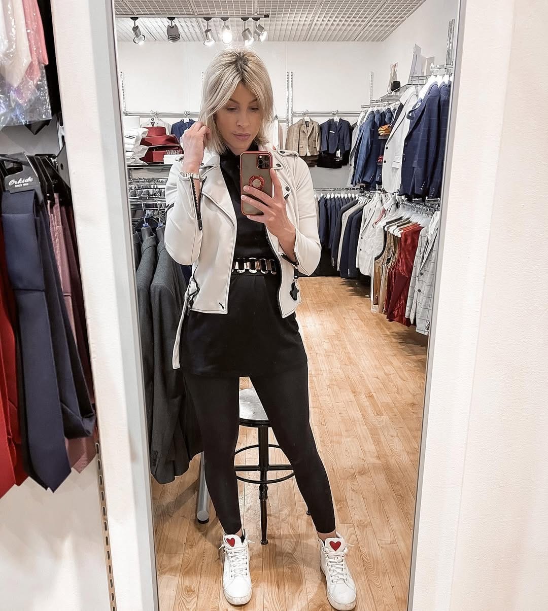 Post 6 by VERONICA TUDOR on Instagram (image)