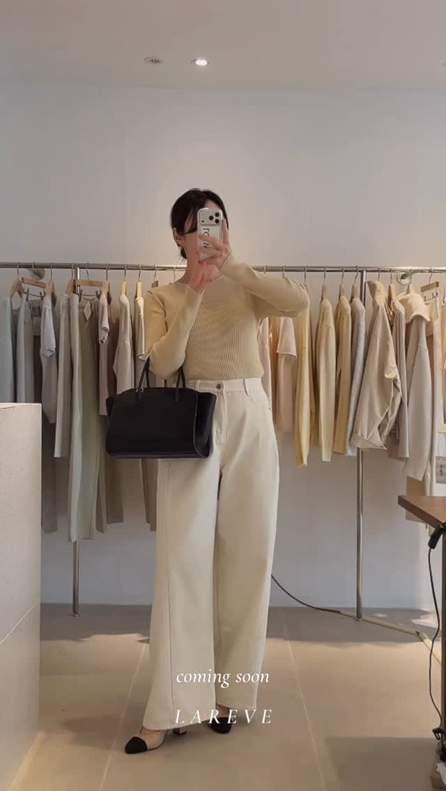 Post 7 by lareve 라레브 on Instagram (video)
