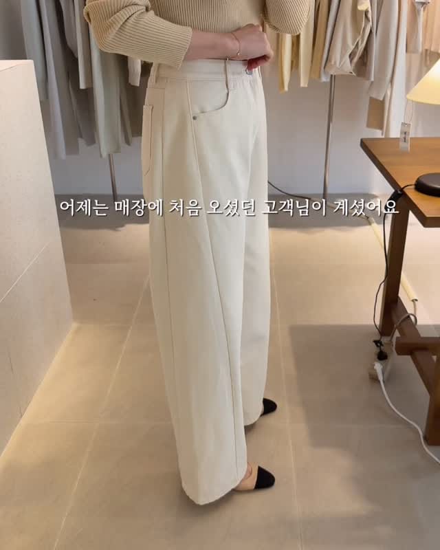 Post 5 by lareve 라레브 on Instagram (video)
