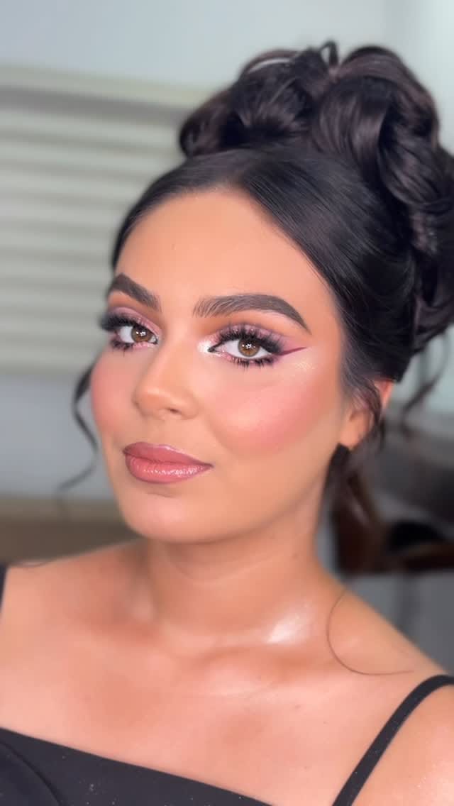 Post 8 by Grey Valenzuela Makeup on Instagram (video)