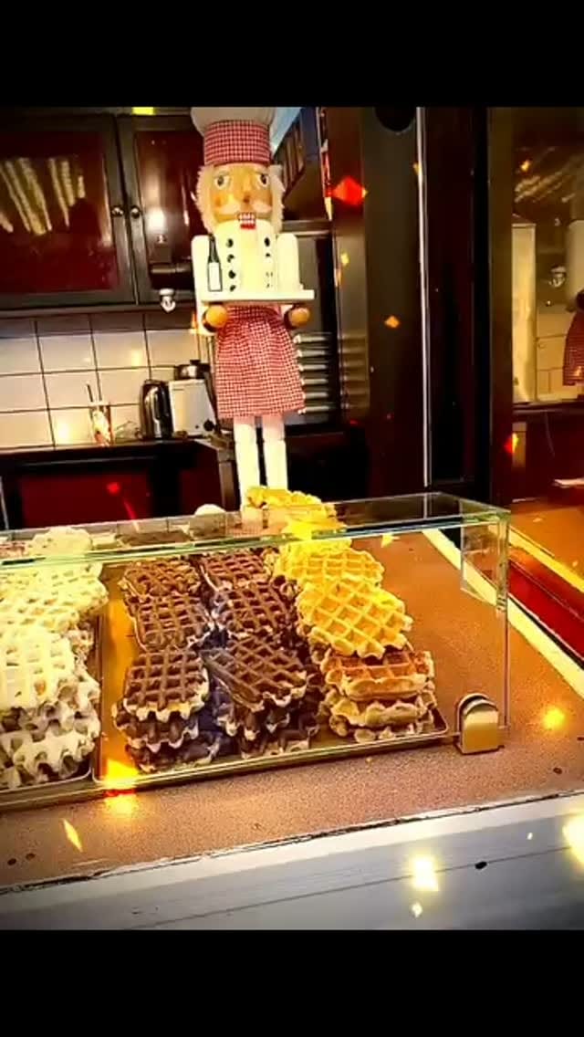 Post 5 by Ronald Maasakkers Soetekouw on Instagram (video)