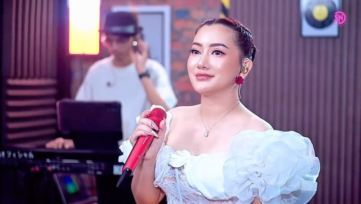 Post 2 by 🌹MAKEUP WEDDING CILACAP & PROFESIONAL MAKEUP COURSE on Instagram (video)