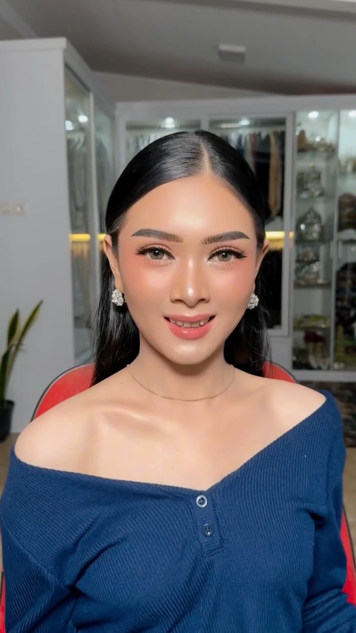 Post 6 by 🌹MAKEUP WEDDING CILACAP & PROFESIONAL MAKEUP COURSE on Instagram (video)