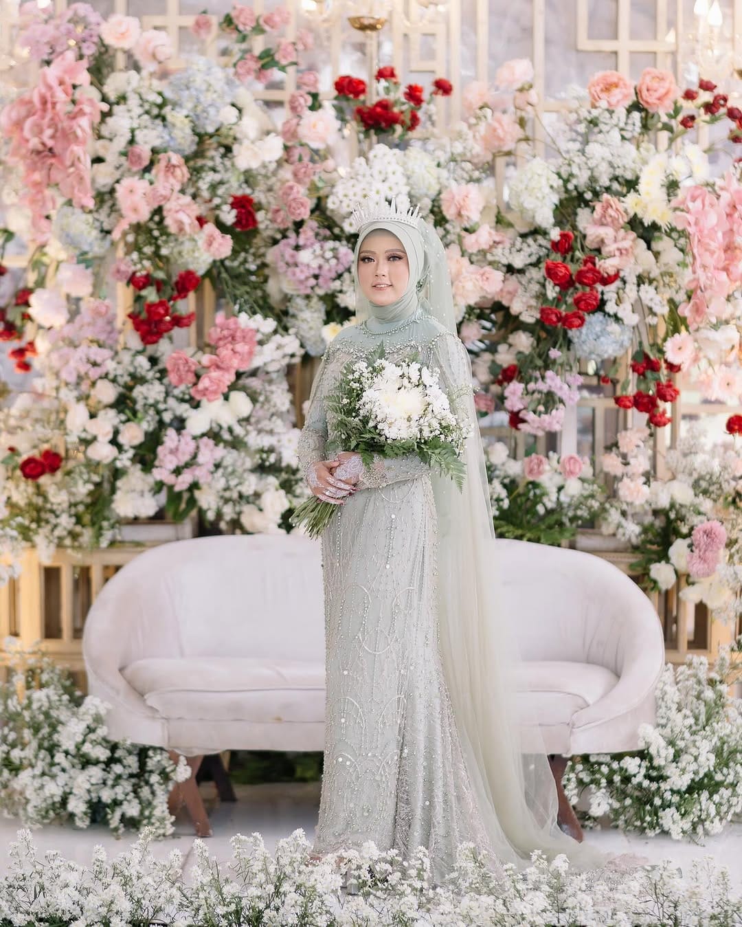 Post 10 by 🌹MAKEUP WEDDING CILACAP & PROFESIONAL MAKEUP COURSE on Instagram (carousel)