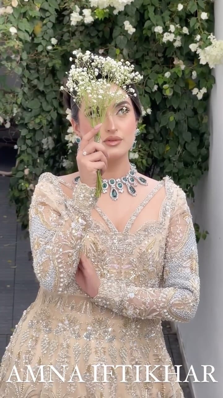 Post 10 by Amna Iftikhar Ahmed Ali Khan💄 on Instagram (video)