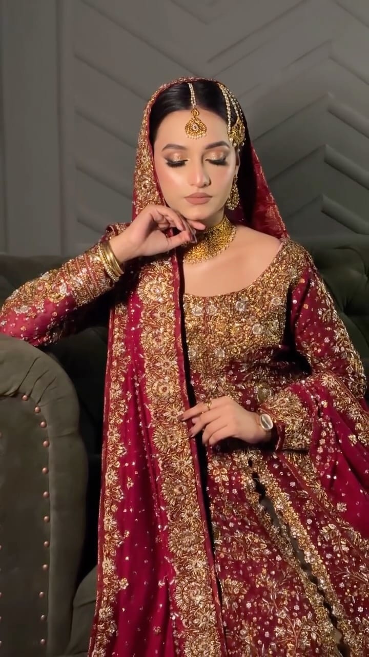 Post 9 by Amna Iftikhar Ahmed Ali Khan💄 on Instagram (video)