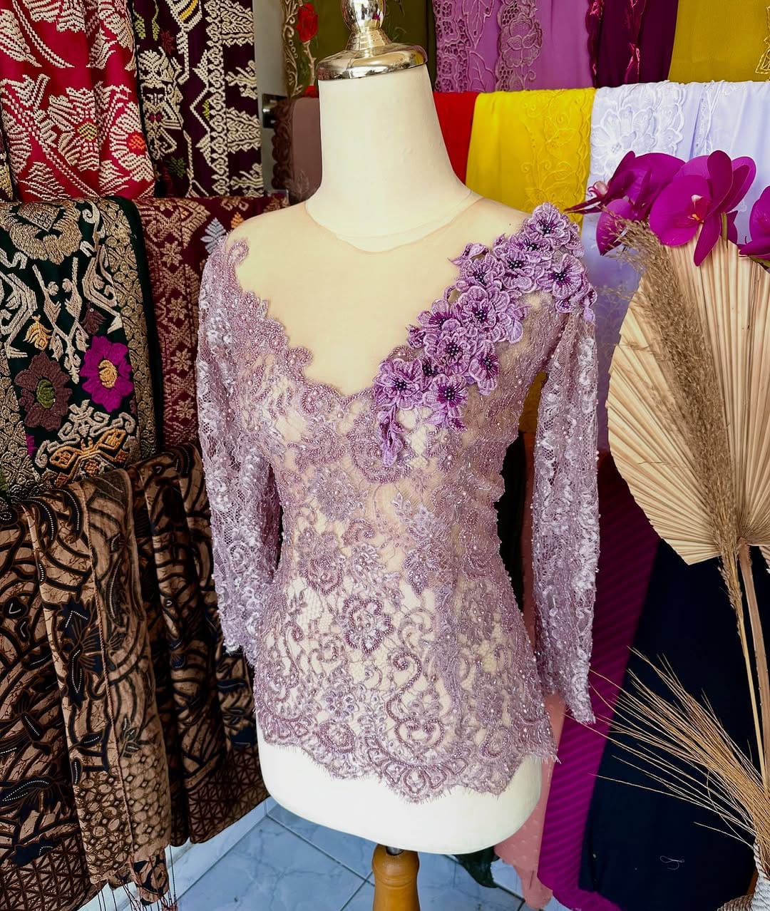 Post 5 by KEBAYA MODERN•PAYET•KAMEN JADI on Instagram (carousel)