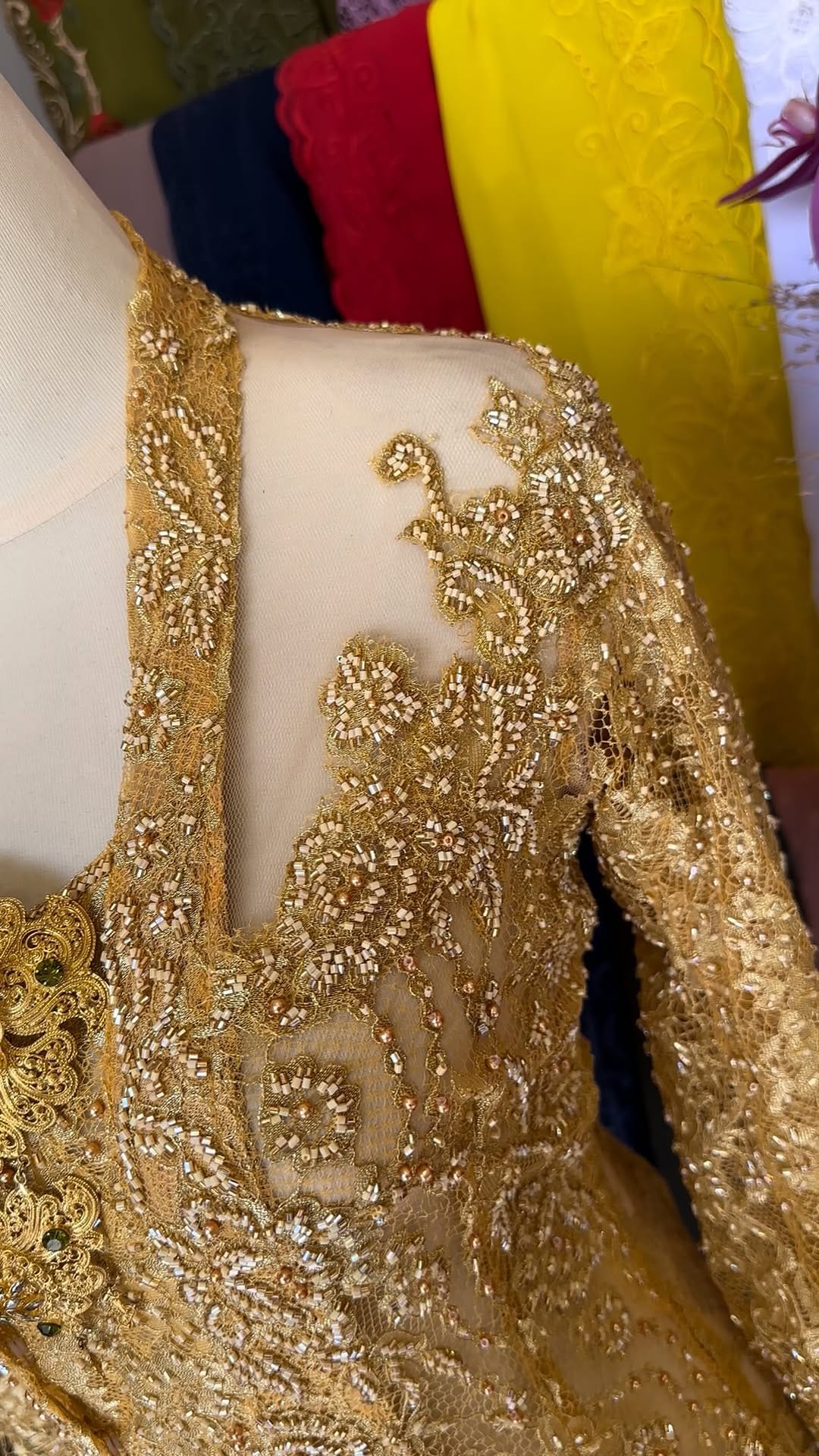 Post 1 by KEBAYA MODERN•PAYET•KAMEN JADI on Instagram (video)
