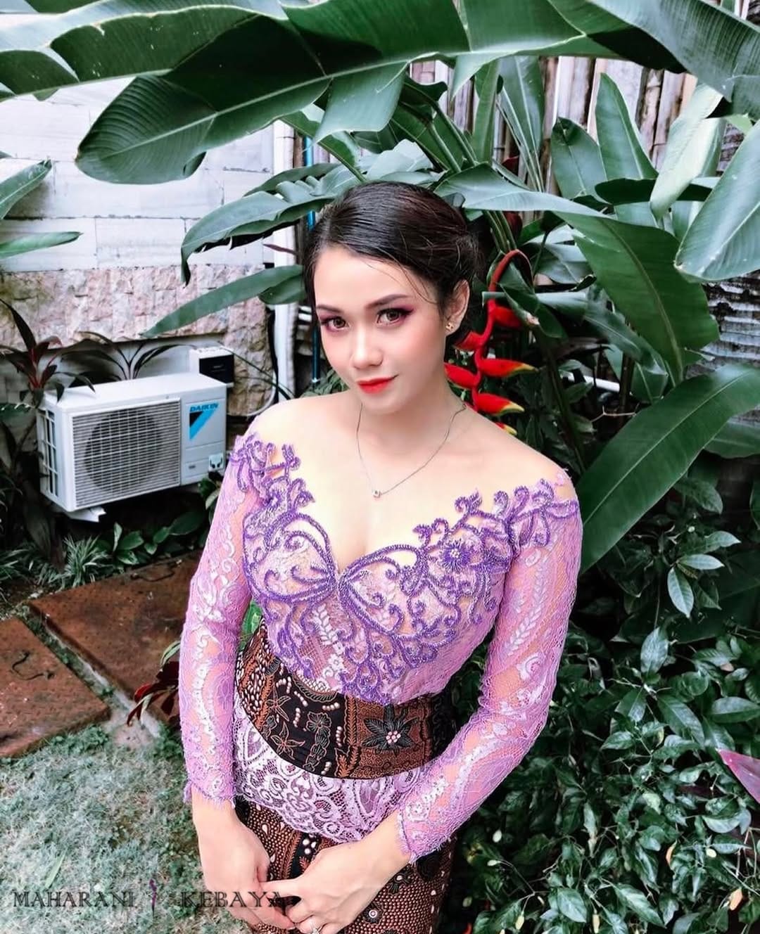 Post 9 by KEBAYA MODERN•PAYET•KAMEN JADI on Instagram (image)