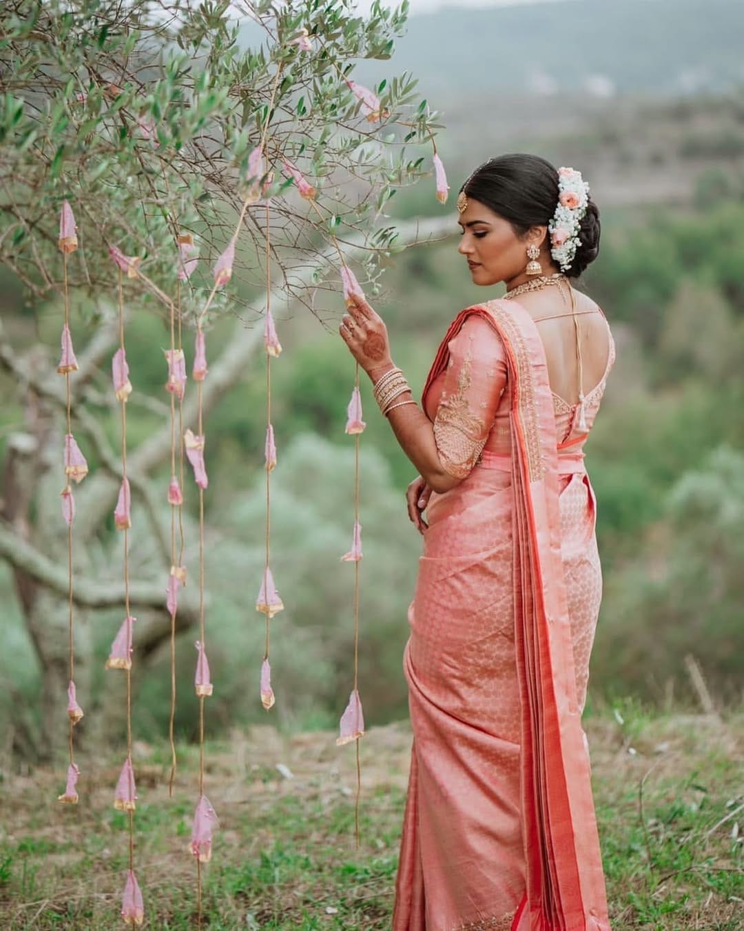 Post 10 by VaDiVu Sarees on Instagram (image)