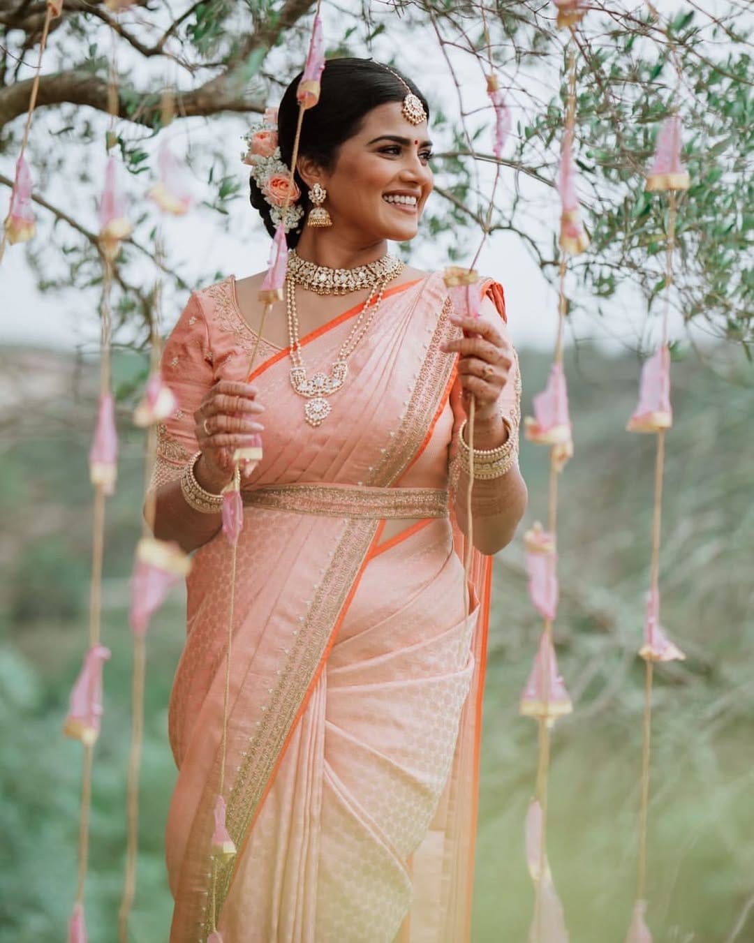 Post 8 by VaDiVu Sarees on Instagram (image)