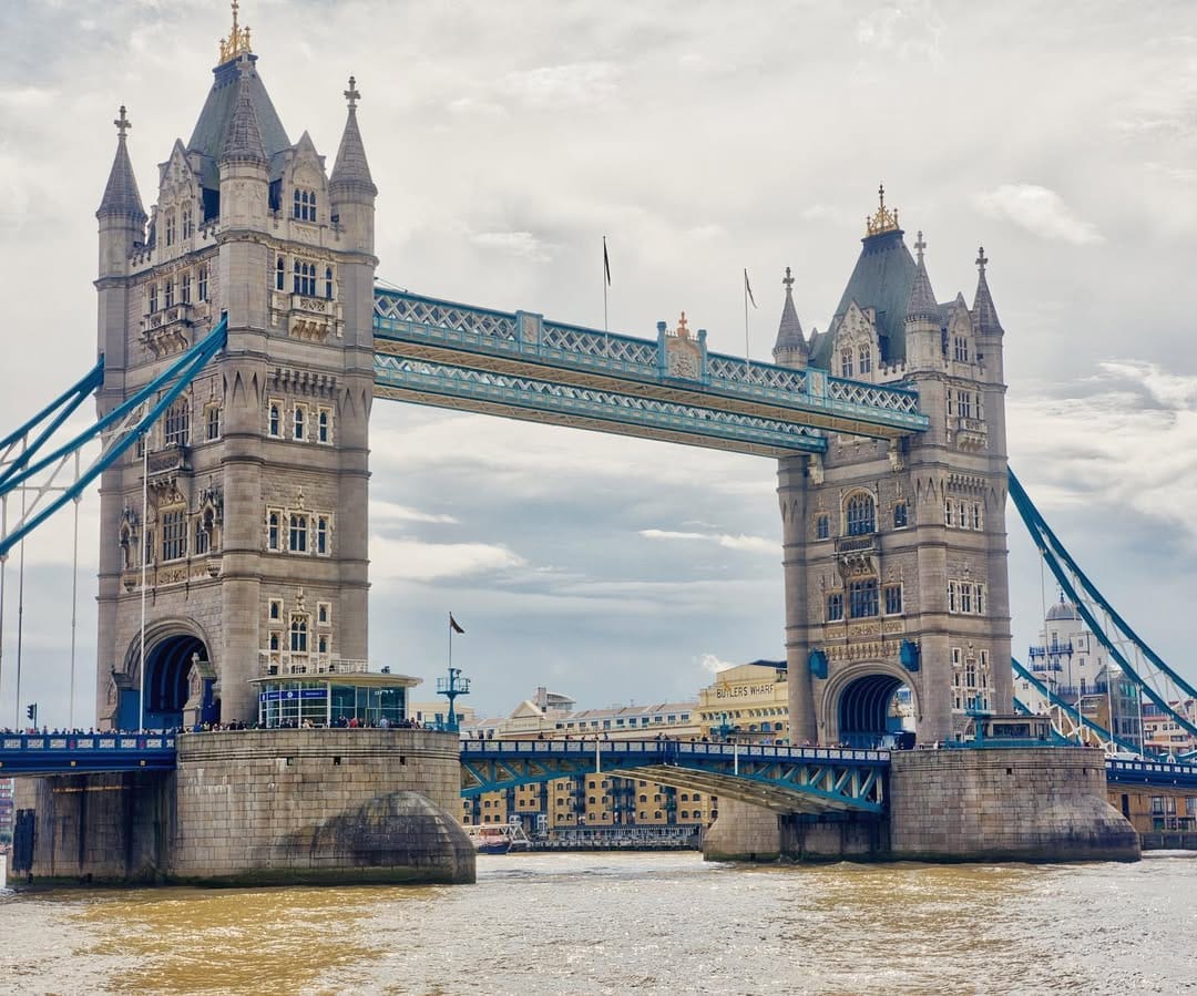 Post 2 by 🇬🇧 on Instagram (image)
